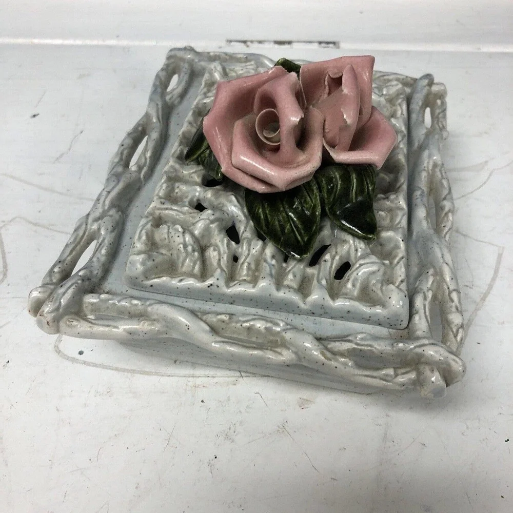 Vtg‎ 1951 Frazier California Pottery Briar Weave Trinket Box W/ Roses 6” X 5”